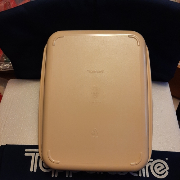 Tupperware Microwave Baking Pan 12" - Picture 2 of 6